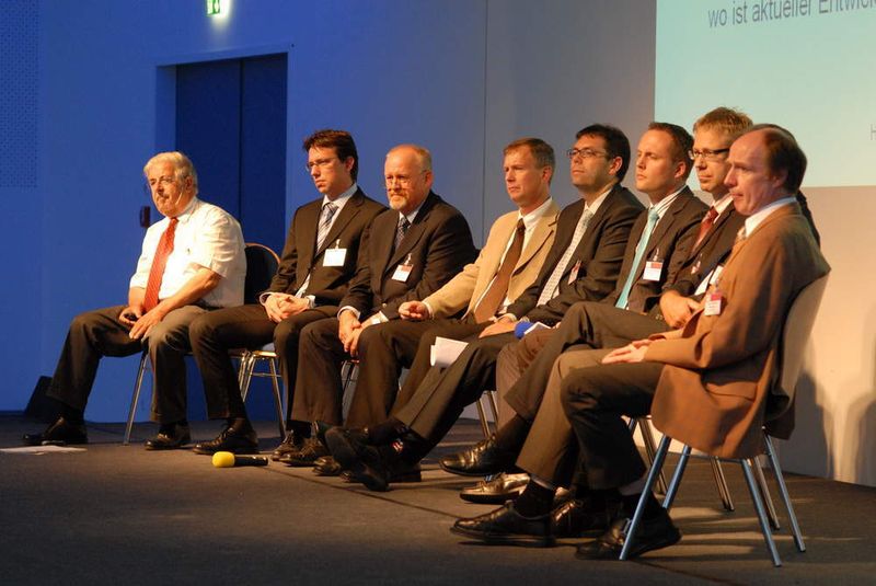 Auf der abschließenden Podiumsdiskussion, Highlight der Veranstaltung, stellen sich die Referenten den Fragen der Teilnehmer und versuchen, Lösungen für deren spezielle Probleme zu finden.  (Bild: PROCESS)