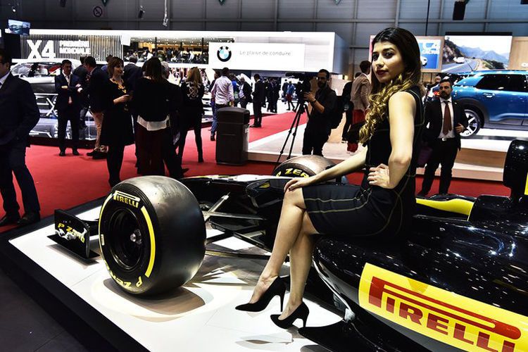 ... Pirelli bleibt es schwarz. Aber hier passt das Kleid ja zum Produkt.  (Gims Swiss)