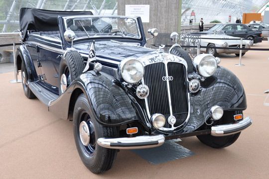 Das letzte große Horch-Modell war das 951 A Sedan-Kabriolett (Baujahr 1940), das durchschnittlich 22,5 Liter auf 100 Kilometer brauchte.  (Archiv: Vogel Business Media)