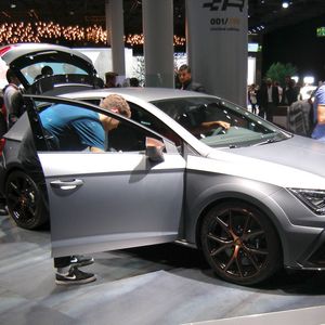 Auf der Messe ist der Cupra R erstmals mit Mattlack zu sehen – und auch zu ordern.(Bild:  Grimm / »kfz-betrieb«)