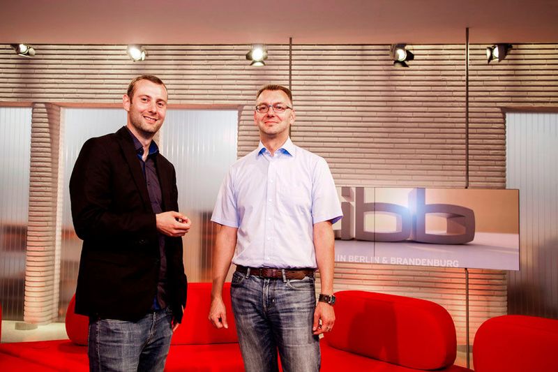 Jakob Brüning, Projektleiter rbb (l.) und Marco Berndt, Projektleiter Qvest Media (r.)  (rbb)
