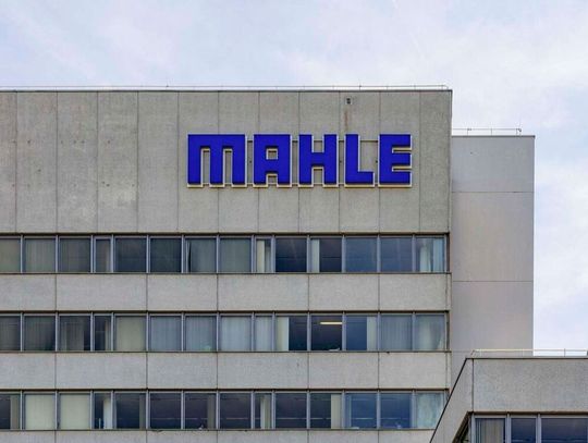 Mahle, Hersteller von Klimasystemen für Autos, will seinen Standort in Neustadt an der Donau schließen. Weil sich bisher nichts in Richtung IG-Metall-Forderungen bewegt, sind die Mitarbeiter quasi geschlossen in einen unbefristeten Streik getreten ...(Bild:  Mahle)