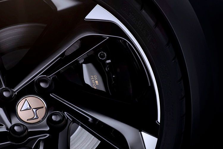 Die Bremsen von Brembo fassen kräftig zu und sorgen für gute Verzögerungswerte beim Performance. (Foto: Citroen)