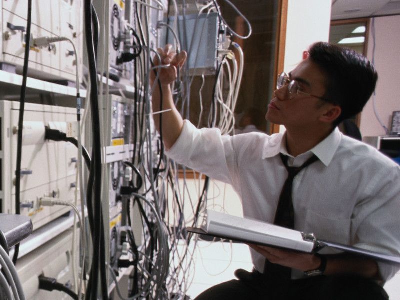 Nicht nur Nerven können zusammenbrechen (USA): Eine US-amerikanische Firma wollte ihre IT-Infrastruktur erneuern und bekam daher ein komplett neues Storage Array, das bereits auf seinen Einsatz im Serverraum wartete. Doch einen Tag vor Anschluss des neuen Arrays brach das alte zusammen – der Zugriff auf kritische Unternehmensdaten war auf einen Schlag verloren. (Archiv)