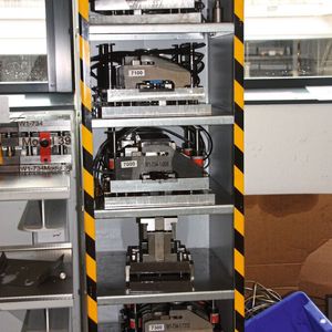 Für das Umformwerkzeug liegen unterschiedliche Module bereit, um bei neuen Produktvarianten rasch umrüsten zu können.(Bild:  Itasse)