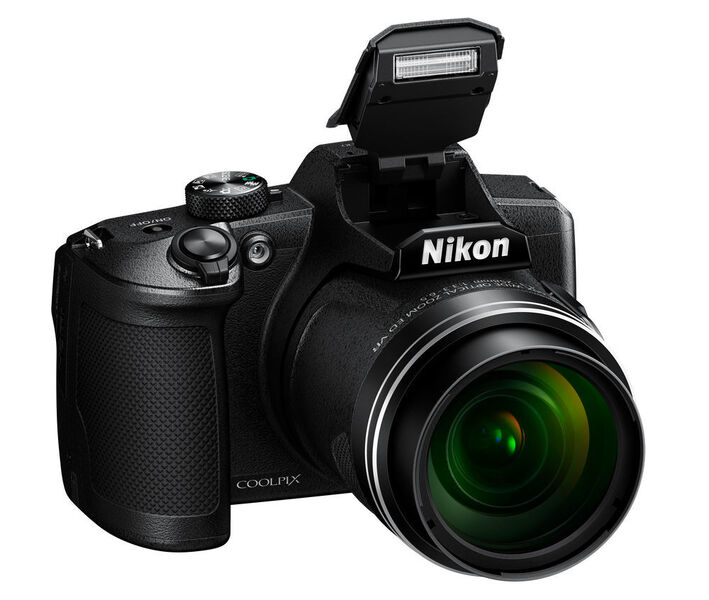 Mit einem Griff wie bei einer DSLR-Kamera hat man die Coolpix B600 fest in der Hand. (Nikon)