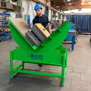 Blick auf den Tecdos TMB von RUD. Er ist für Spritzgießwerkzeuge bis 2,5 Tonnen Gewicht ausgelegt, heißt es. Damit gelingt die Wartung von kleinen und mittelgroßen Werkzeugen und Formen schnell und ergonomisch.(Bild:  RUD / R. Hasenmueller)