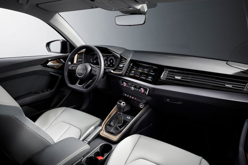 Gegen Aufpreis ist nichr nur das 10,25 Zoll große Display des Kombiinstruments im Cockpit digital, sondern es gibt auch einen 8,8 oder 10,1 Zoll großen Touchscreen in der Mittelkonsole. (Audi)