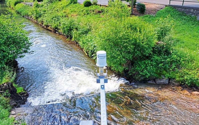 Kleine Gewässer wie die Prüm oder Nims können sich bei Starkregen binnen Stunden in reißende Ströme verwandeln. Digitale Pegelstationen helfen, Gefahren frühzeitig zu erkennen. (Bild: Vega)