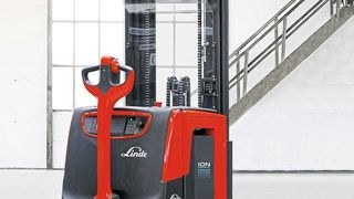 Hubwagen mit Lithium-Ionen-Akku von Linde Material Handling hat BLG Logistics erstanden. (Linde Material Handling)