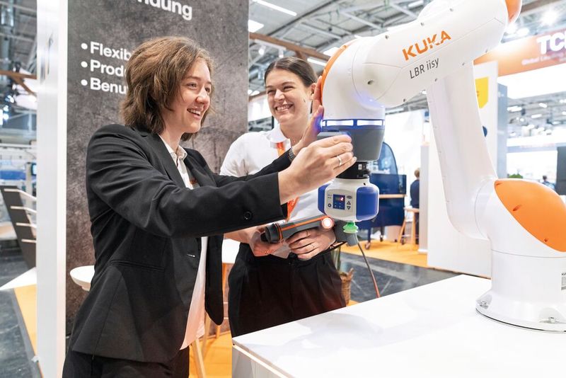 Laut Messeveranstalter wurden insgesamt 1120 Roboter ausgestellt. (Bild: Messe München GmbH)