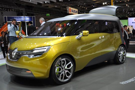 Renault zeigt mit dem Frendzy das Konzept eines Kombi-Vans. (Wehner)