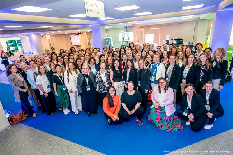 ...und die Resonanz übertraf die Erwartungen: Mit rund 40 Teilnehmerinnen hatten sie gerechnet, schrieb Jana Janza auf LinkedIn – es waren über 90. (Bild: © Wegweiser Media & Conferences GmbH / Marc-Steffen Unger)