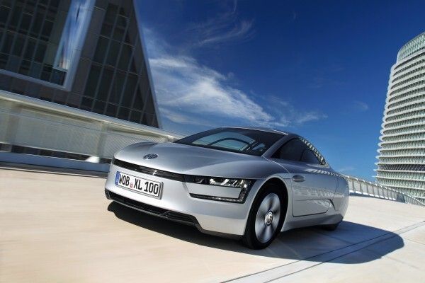 Der VW XL1: das Hybridfahrzeug braucht nur 0,9 Liter Sprit auf 100 Kilometern (Bild: Volkswagen)