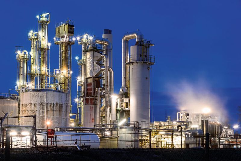 Die Magnetventilsteuerung HE 5712 sorgt für die energieeffiziente Reinigung von Filtern in Entstaubungsanlagen. (Bild:  AXXERON HESCH electronics GmbH © Lichtfreibeuter – Fotolia.com)