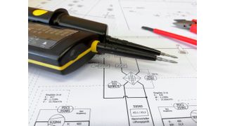 Für eine störungsfreie Kommunikation ist bei der Auslegung von industriellen Netzwerken und Feldbussystemen ein schwingungsarmes EMV-Konzept das A und O. (IVG Göhringer)