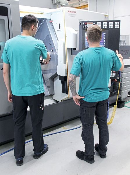 Les programmeurs d'Eichenberger Gewinde AG sont conquis : « Nous travaillons depuis quelque temps déjà sur la CMZ TTL 66 et force est de constater que cette machine est un rêve pour tout opérateur. Ses performances, sa précision et sa fiabilité sont impressionnantes. Qu'il s'agisse de pièces de test ou de production en série, la TTL 66 est stable, rapide et fournit toujours d'excellents résultats. Nous sommes particulièrement enthousiasmés par la précision et la sécurité de process de la machine, c'est de la véritable technologie haut de gamme. » (Source :Josef Binkert AG)