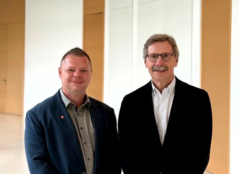 Marco Hucklenbroich (links) und Dr. Gerd Franken bleiben auch nach den Wahlen in ihren Funktionen im Aufsichtsrat bei Ineos. (Bild: Ineos)
