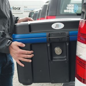 Mit der „Safetybox“ haben BWH Spezialkoffer und Lock Your World den einzigen BSI-zugelassenen Transportbehälter entwickelt.
