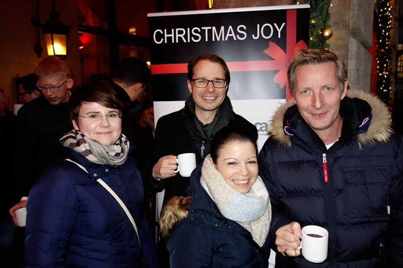 (v. l.) Das Intel Security Team (vorne) Katja Huhle, Sandra Gramlich und Sascha Plathen, mit Alexander Nowacki, Infinigate. (Bild: IT-BUSINESS)