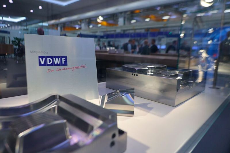 Engagement für die Branche – Grob, FCS Systems, Haimer, OSG und Tebis sind allesamt Mitglieder im Verband Deutscher Werkzeug- und Formenbauer (VDWF). (Bild: Maschinenmarkt/rw)