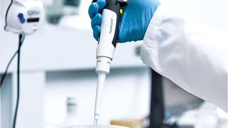 Mit der neuen Mikroliterpipette Transferpette pro ergänzt Brand das Angebot der Transferpette S um eine neue weitere manuelle Pipette.  (Bild: Brand)