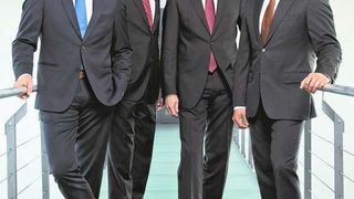 Von links nach rechts: Matthias Rampf (Geschäftsführender Gesellschafter Rampf Holding), Martin Neumann und Dr.-Ing. Utz-Volker Jackisch (Geschäftsführer Epucret Mineralgusstechnik), Michael Rampf (Geschäftsführender Gesellschafter Rampf Holding) (Bild: Epucret)