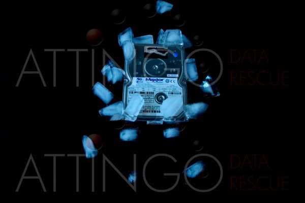 Festplattenkuriositäten, die nasse Festplatte: 8. Hartnäckig halten sich in unzähligen Internet-Foren  Gerüchte über den Umgang mit defekten Festplatten (Bild: Attingo Datenrettung)