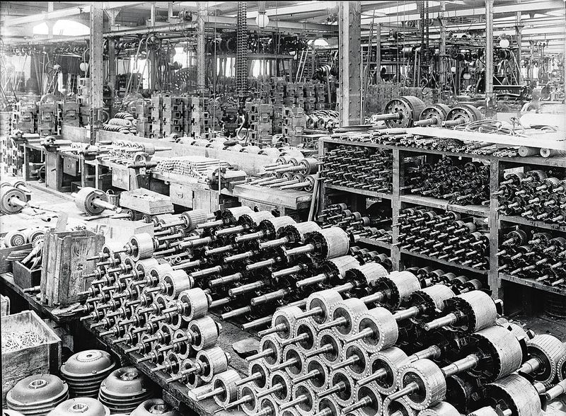 Serienproduktion von Asynchronmotoren bei BBC: Bereits Ende des 19. Jahrhunderts stellten BBC und ASEA diese Motoren her, die sich ab den 1920er-Jahren verbreiteten. (Bild: Historisches Archiv ABB Schweiz)
