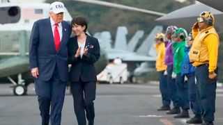 Wenn es nach dem Willen von Japans neuer Regierungschefin Sanae Takaichi (rechts) geht, dann wird man zusammen mit dem großen Bruder USA in ein goldenes Zeitalter eintreten. Gemeint ist nichts weniger als die Stärkung der bestehenden Sicherheitsallianz ... (Bild: Reuters)