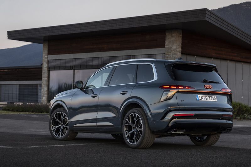 Schicke OLED-Rückleuchten verleihen dem Q7 eine technisch wertige Anmutung. (Bild: Audi)