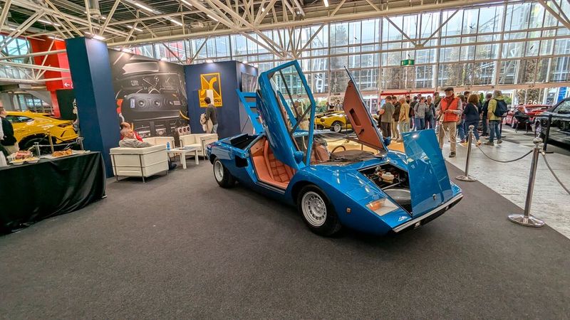 Auch so manche Hallendachkonsruktion ist in Italien ähnlich konstruiert/gefertigt wie der Gitterrohrrahmen berühmter Sportwagen. (Bild: Dominsky)