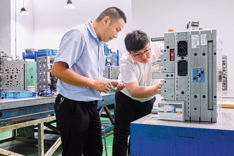 Null-Fehler-Ziel erreicht: In Shanghai stellt das Unternehmen TSP Precicion Tooling unter anderem Spritzgießwerkzeuge her. Der Sensorspezialist Kistler sorgt für smarte Unterstützung und eine gute Ausbildung der dortigen Ingenieure. (Kistler)