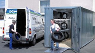 Lagercontainer von Aczent schaffen Platz für die Einlagerung der Reifen. (Archiv: Vogel Business Media)