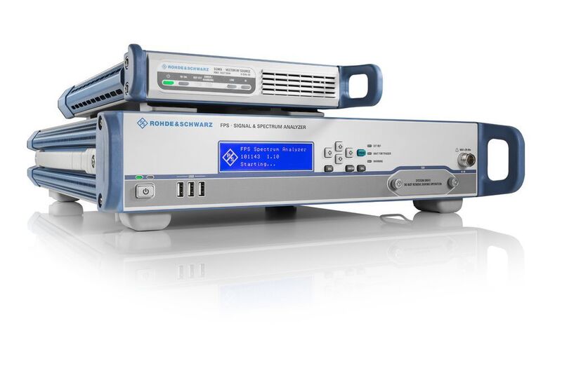 R&S SGT100A und R&S FPS für HF-Komponententests: Bei dem R&S SGT100A handelt es sich um einen Vektorsignalgenerator bis 6 GHz, der R&S FPS ist ein Signal- und Spektrumanalysator. (Bild: Rohde & Schwarz)