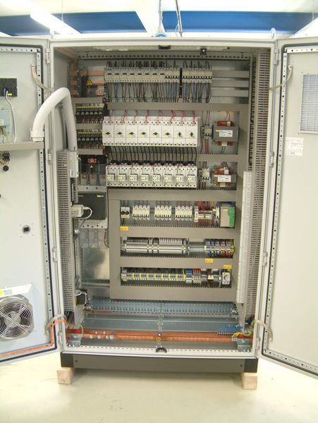 Von Basic-Engineering, Schaltschrankfertigung bis Inbetriebnahme, (Archiv: Vogel Business Media)