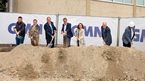 V. l. n. r. Florian Iberl, Tobias Keller, beide Geschäftsführer Fuchs Bau Süd, Dr. Edgar Verlemann, Projektleiter GMN, Michael Lösch, geschäftsführender Gesellschafter GMN, Dr. Andrea Heilmaier, Wirtschaftsreferentin der Stadt Nürnberg, Dr. Jens Falker, Geschäftsführer GMN, Franz Holzer, Architekt. (Bild: Lutz Wolf, GMN)