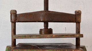 Bei der Datenkompression werden Informationen verdichtet und damit in eine effizientere als die ursprüngliche Darstellung überführt. (gemeinfrei - Luiz Jorge de Miranda Neto / Pixabay)