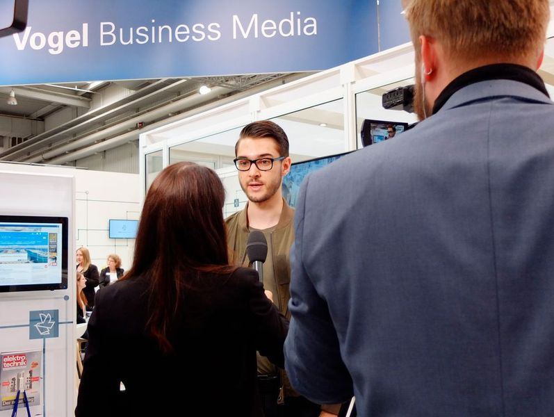 Beim Webcast-Dreh mit IOTA-Founder Dominik Schiener (Bild: Schreier)