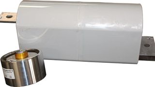 Dank der innovativen Strikesorb-Technologie sorgen die RVLs von Raycap für zuverlässigen Überspannungsschutz im SPNV. (Bild: Raycap)