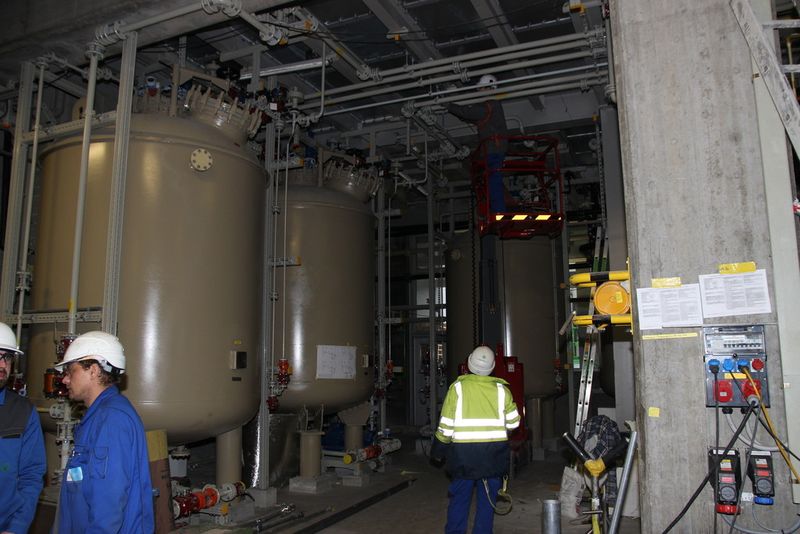 Im Erdgeschoss der Anlage hat Cabb sieben Vorlagetanks installiert. (Bild: PROCESS/Hüser)
