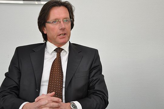 Centerleiter Frank Ostermann erläutert der Jury des Vertriebs Award seine Vorstellungen und Ideen. (Archiv: Vogel Business Media)