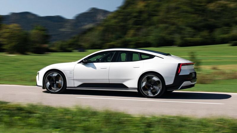 Zwei Varianten stehen zur Wahl: Dual Motor (550 kW/748 PS) und die Topversion Performance mit 650 kW/884 PS. (Bild: Polestar)