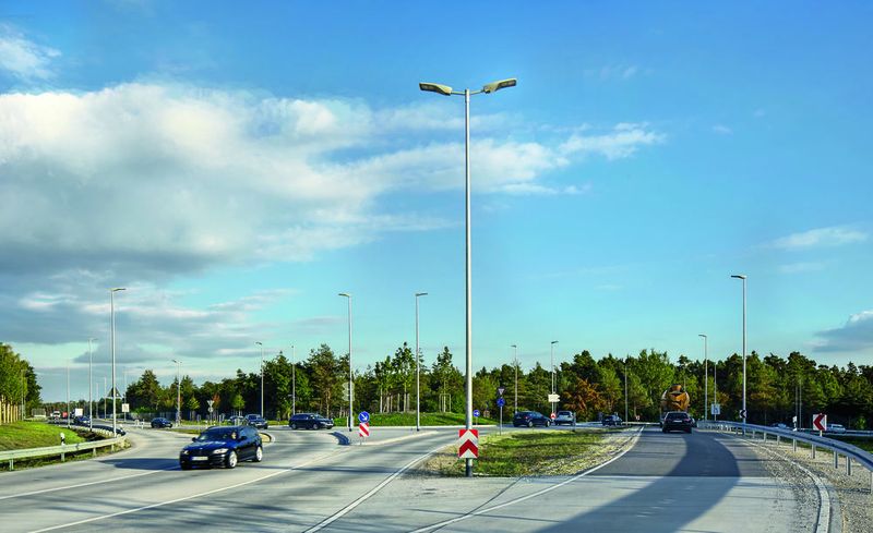 Die LED verfügt über zwölf Lichtverteilungskurven, die das Licht präzise und ohne Streulicht lenken sollen. Das Programm reicht von einer Optik für nasse Fahrbahnen bis zur Beleuchtung für schmale, breite und extrabreite Straßen wie Autobahnen. (© Andrea Flak Fotografie)