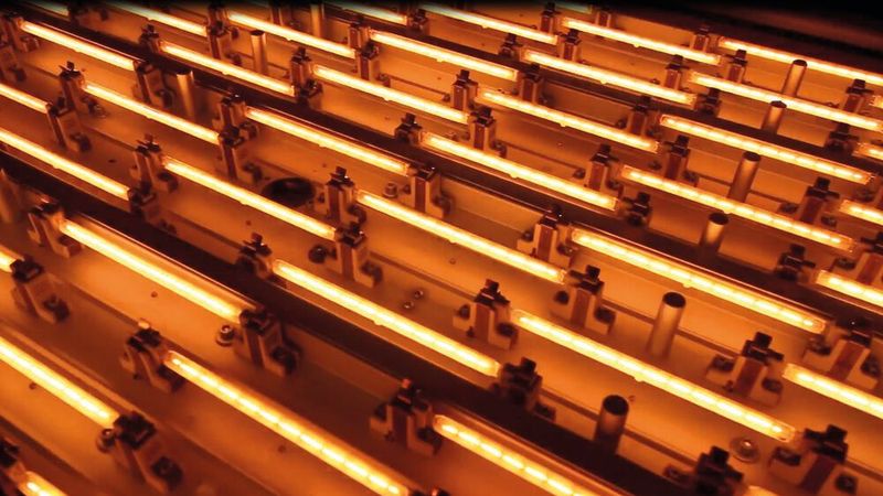 Die insolvente Frimo Group hat einen Käufer gefunden. Im Bild Infrarotstrahler zum Fertigen von Kunststoffkomponenten.(Bild:  Frimo)