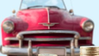 Auch wenn der Hype der letzten Jahre nachgelassen hat: Oldtimer können noch immer ein attraktives Anlageobjekt sein. (Adobestock/Sven Bachstroem )