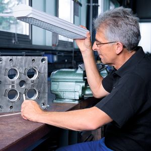 Individuell einstellbare Lichtlösungen kommen dem im Alter zunehmenden Lichtbedarf entgegen.