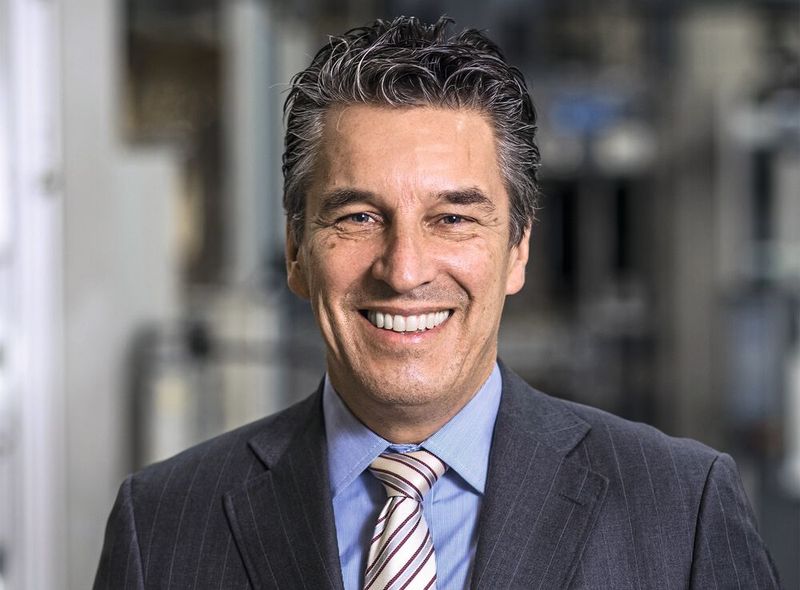 Alf Henryk Wulf (Bild) hat zum 1. Januar 2023 das Amt des VDE-Präsidenten von Prof. Dr. Armin Schnettler übernommen. Der neue Präsident möchte in Zukunft den VDE breiter aufstellen und den VDE-Campus realisieren. Wulf hatte das Amt bereits von 2011 bis 2012 inne.  (Bild: VDE)