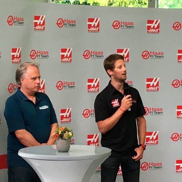 Gene Haas propriétaire et président de Haas Automation Inc. et Romain Grosjean le pilote franco-suisse du team F1 de Haas. (JR Gonthier)