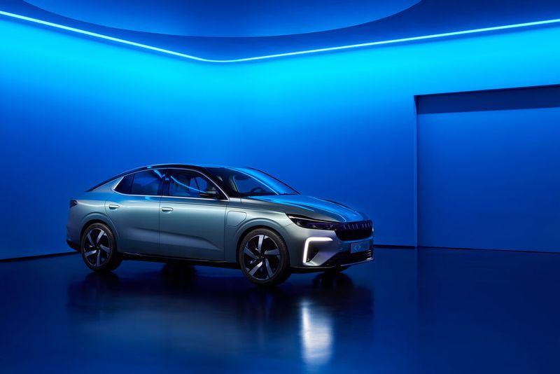 Das Design soll die Aerodynamik verbessern. Dazu gehören bündige Türgriffe und Rädern. Der Schnitt der hinteren Säule ermöglicht ein zweifarbiges Dach. (Bild: Togg)